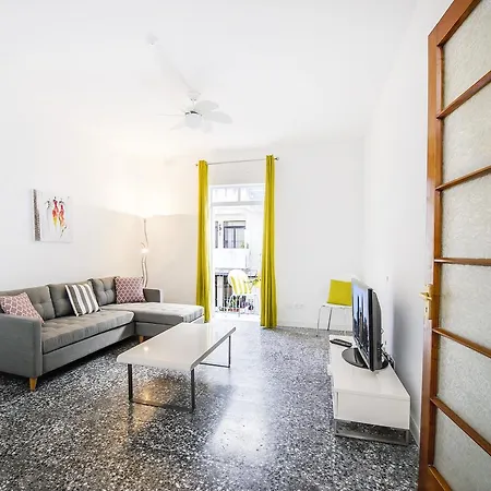 Charming 3 Bedroom Flat, Theoria Travel *